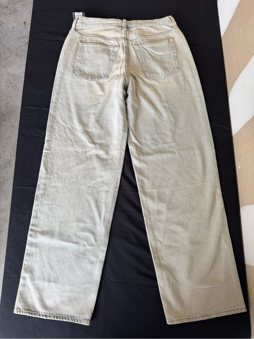 Universal Thread Womens 90s Baggy Jeans Mid Rise Light Wash Wide Leg NWT - Picture 2 of 2